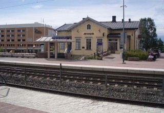 1024px-Järvenpään_rautatieasema